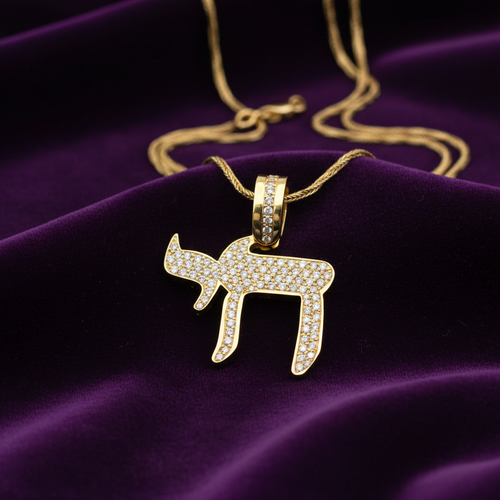 Yellow gold Chai on purple velvet